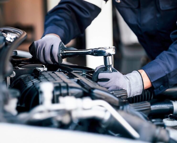 mecanicien-atelier-automobile