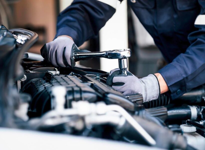mecanicien-atelier-automobile